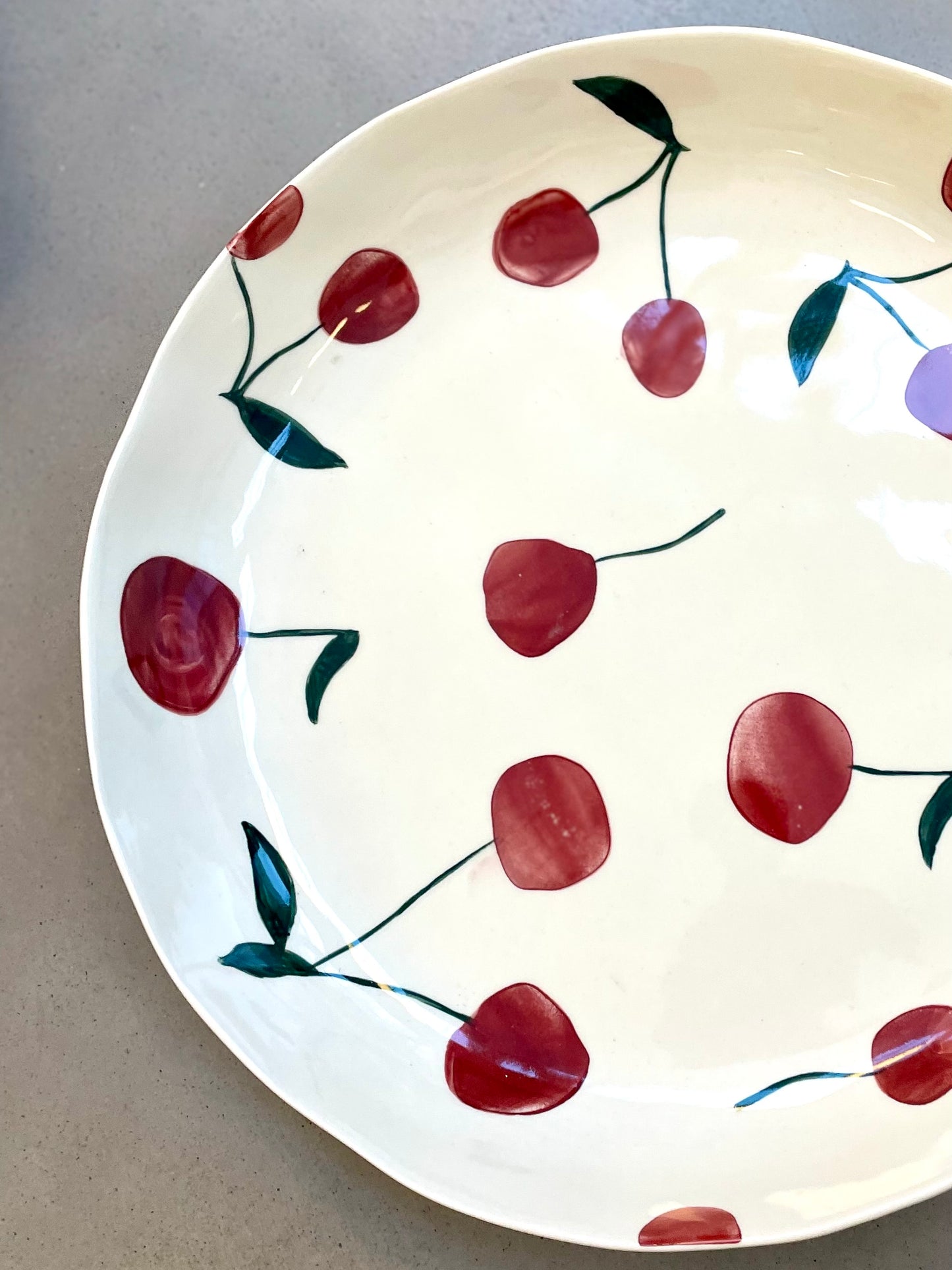 Stor Håndmalet Keramik Skål - Kirsebær