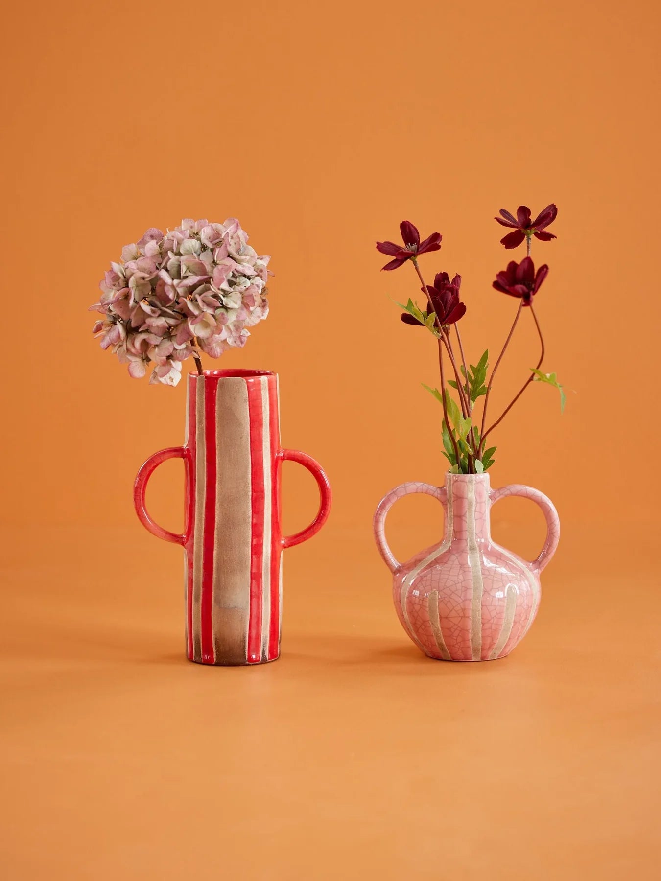 Stribet keramik vase - rød