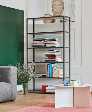 Slit Table Round Side table
 - Str.: Ø45*35,5 cm
 - Farve: White