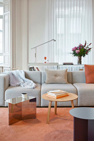 Bella Coffee table
 - Str.: Ø60 x H39 cm
 - Farve: Lakerede Eg