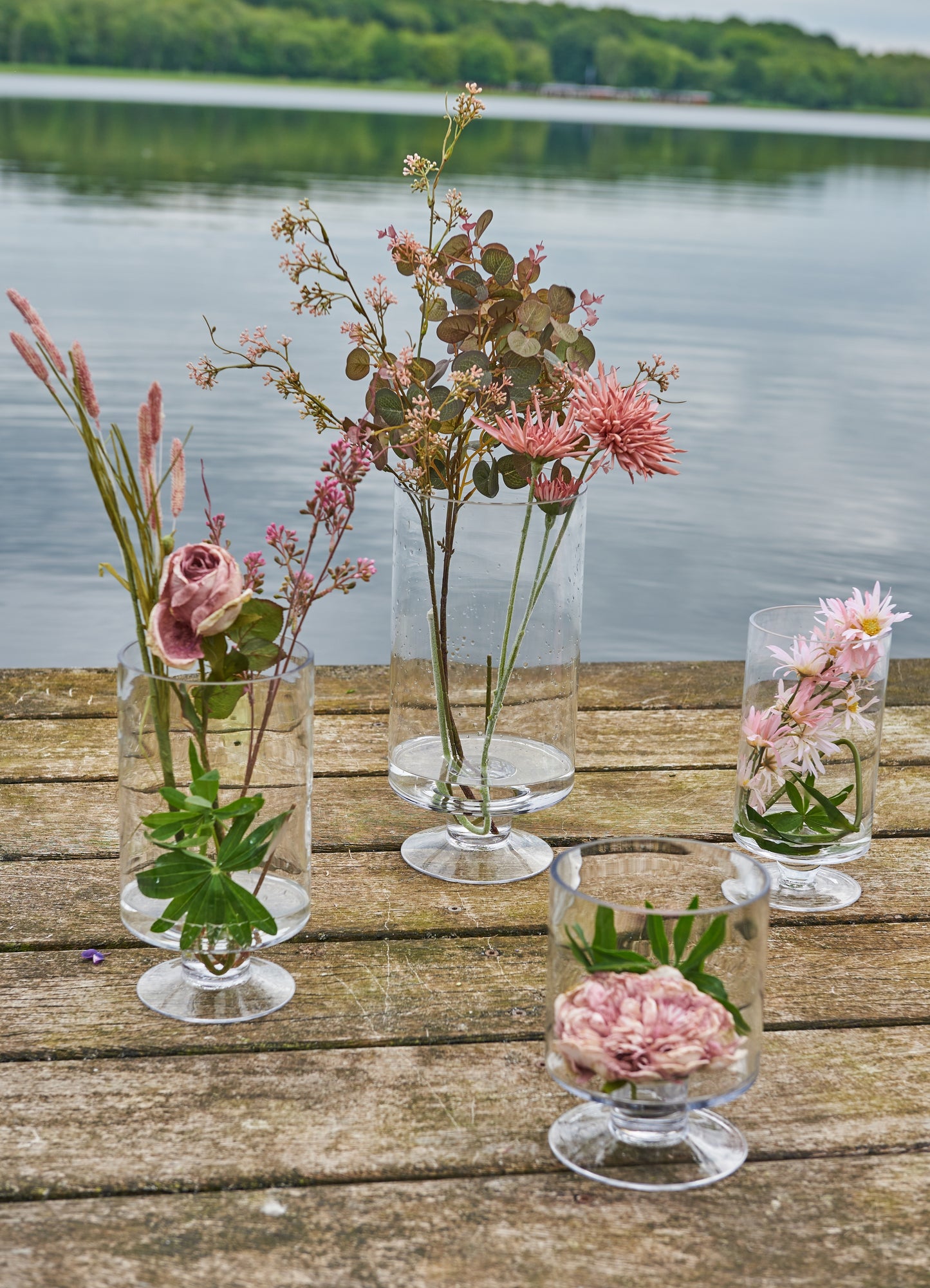 Cylinder Vase med fod - Flere Størrelser