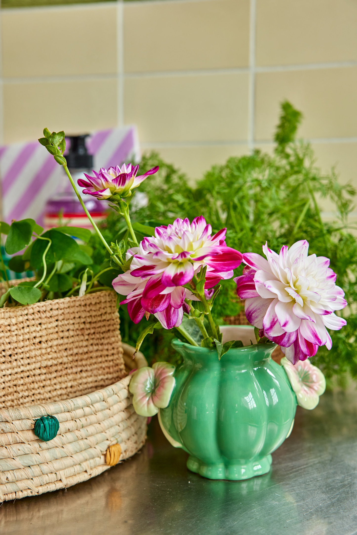 Lille Keramik Vase med Blomster - Grøn