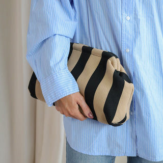 Alba Clutch - Sort/Beige Stribet