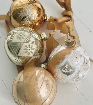 Bungalow Juletræskugle - Golden White