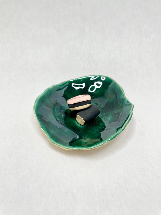 Go Slow Ceramic smykkeskål - 13 - Grøn med konfekt