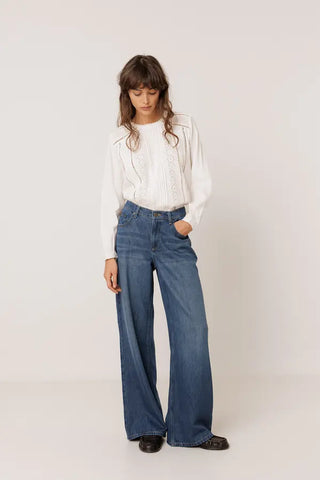 Indi & Cold Blonde Bluse