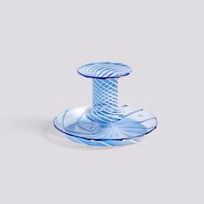 FLARE lysestage med striber i glas - Farve: Lyserød eller Lyseblå med hvide striber