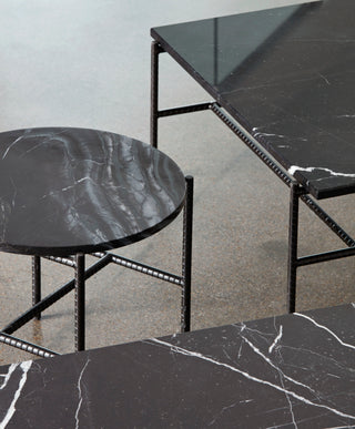 Rebar Coffee Table
 - Str.: L80*D84*H33 cm
 - Farve: Soft Black